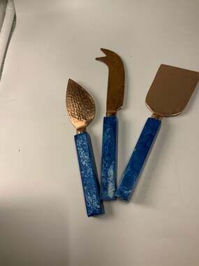 Tizo 3-Piece Cheese Set with Blue Swirl Resin Handles